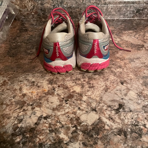 Ladies Brooks Ravenna 6 shoes - Picture 4 of 8
